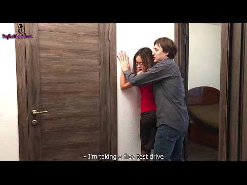 ❤️ Σέξι μεσίτρια τραβάει αισθησιακά το μουνί της και γαμάει ενώ πουλάει το διαμέρισμά της - Krempai ❤❌ Γαμημένο βίντεο ️