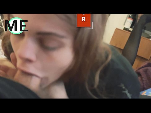 ❤️ Πούτσος στο λαιμό της, σκισμένο καλσόν και σκισμένα τακούνια ❤❌ Γαμημένο βίντεο ️
